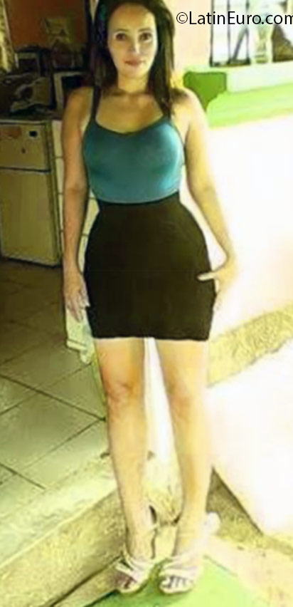 Date this voluptuous Honduras girl Estrella from El progreso HN2051