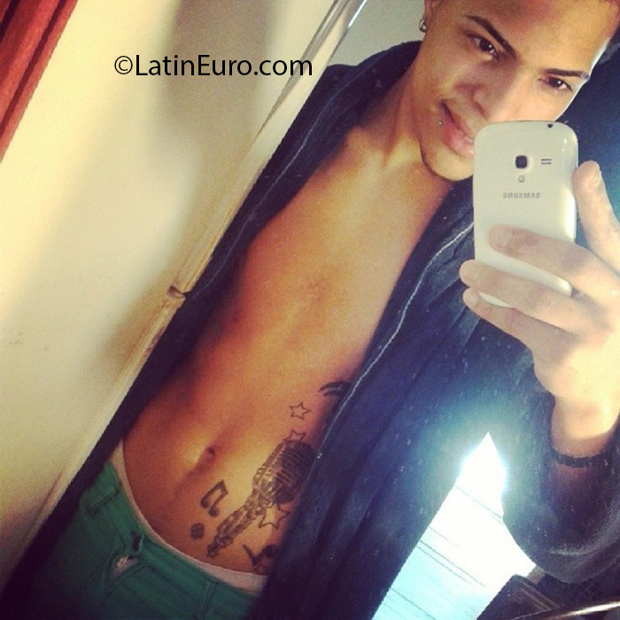 Date this young Dominican Republic man Yeuri from Santo Domingo DO25140