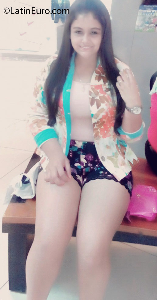 Date this voluptuous Honduras girl Gaby from Tegucigalpa HN2216