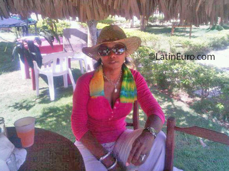 Date this foxy Dominican Republic girl Raquel from Punta Cana DO26048