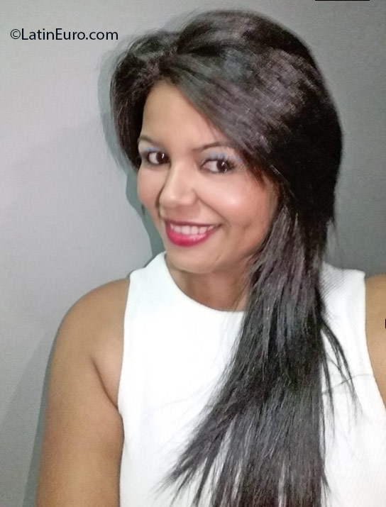 Date this nice looking Honduras girl Julissa from Tegucigalpa HN2116
