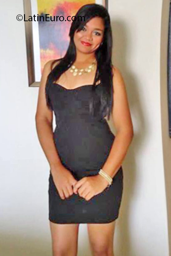 Date this nice looking Panama girl Michel from David PA995