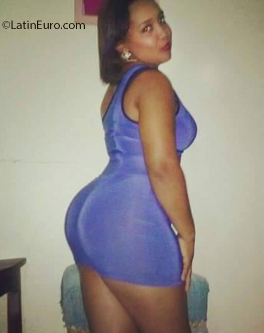 Date this voluptuous Dominican Republic girl Yolania from Bonao DO25553