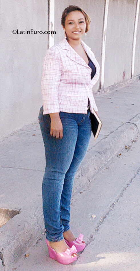 Date this good-looking Honduras girl Isa from San Pedro Sula HN2141