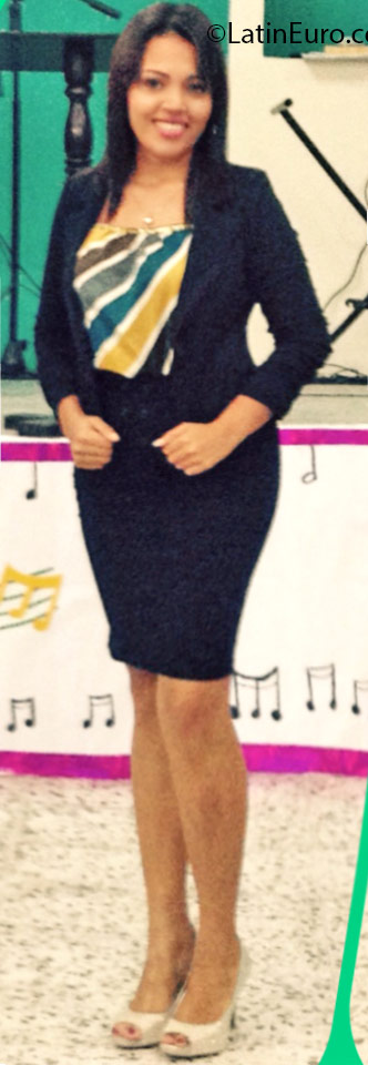 Date this tall Honduras girl Waleska from Choloma HN2178