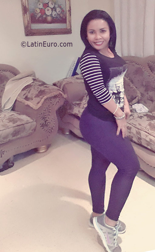 Date this attractive Panama girl Laura from Panama City PA994