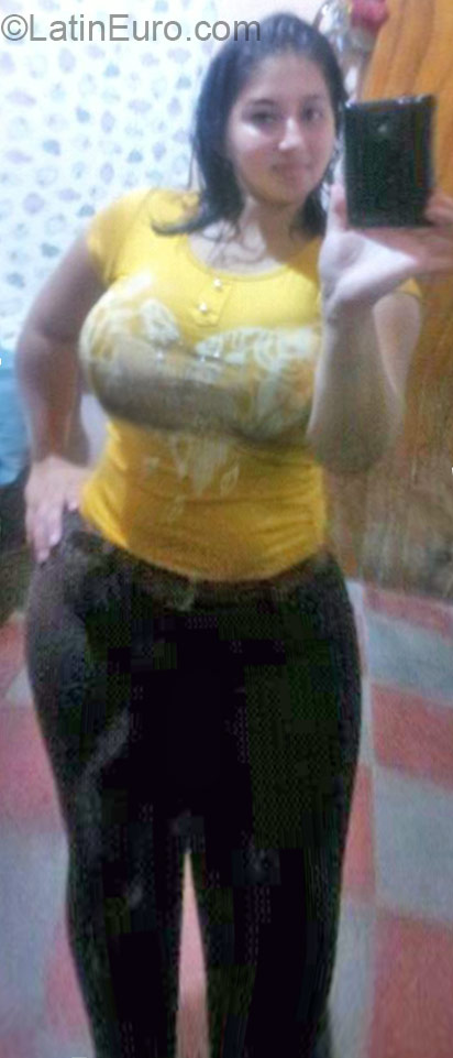 Date this nice looking Honduras girl Diana from Comayagua DO25973