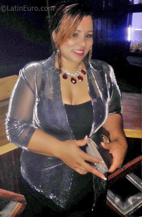 Date this hot Honduras girl Jelin from Roatan HN2233