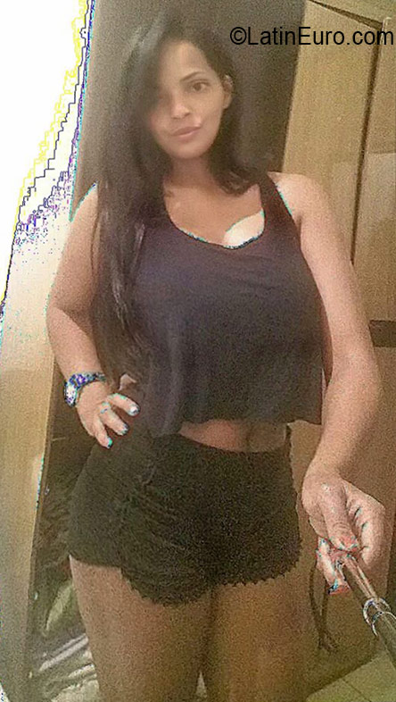 Date this gorgeous Brazil girl Gesiane from Belo Horizonte BR9720