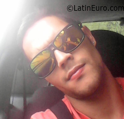 Date this hard body Colombia man Jhoam from Medellin CO19136
