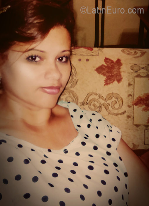 Date this charming Honduras girl Julia from Tegucigalpa DO26389