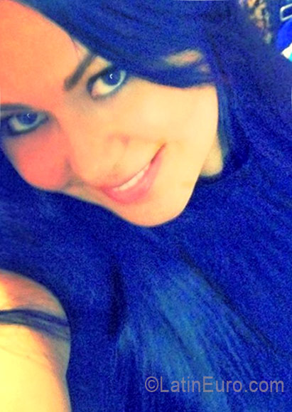 Date this attractive United States girl Martha from Hollywood US17570