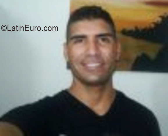 Date this tall Colombia man Gustavo from Turbo CO19399