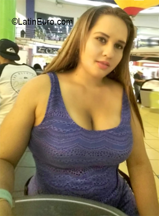 Date this attractive Panama girl Adriana from Panama PA1040