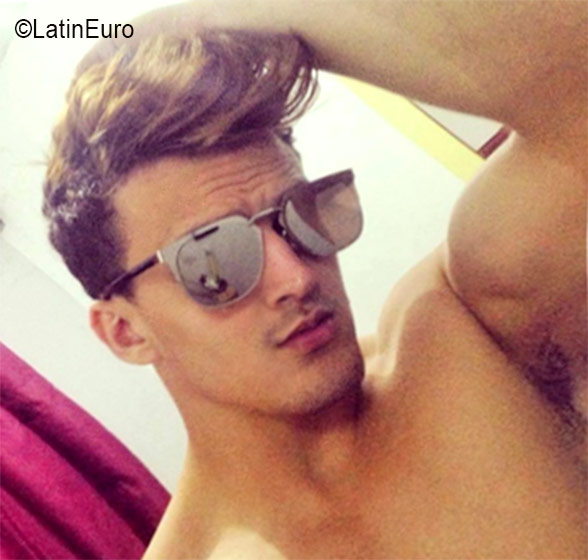 Date this hard body Brazil man Luis Caio from Sao Paulo BR9763