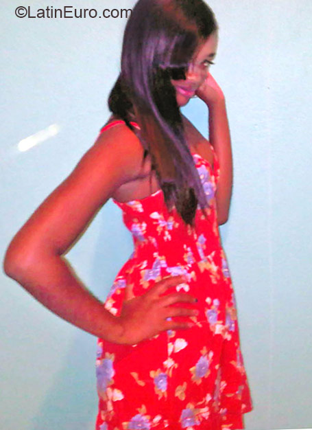 Date this charming Jamaica girl Shevele from Kingston JM2359