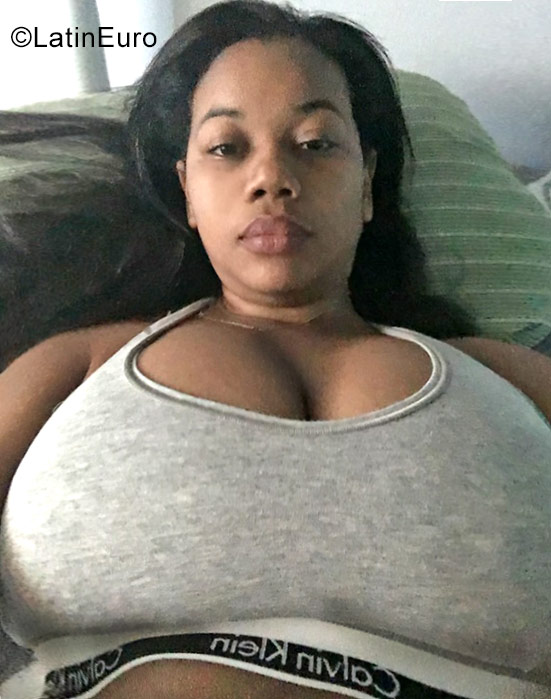 Date this voluptuous United States girl Indi from New York US17699
