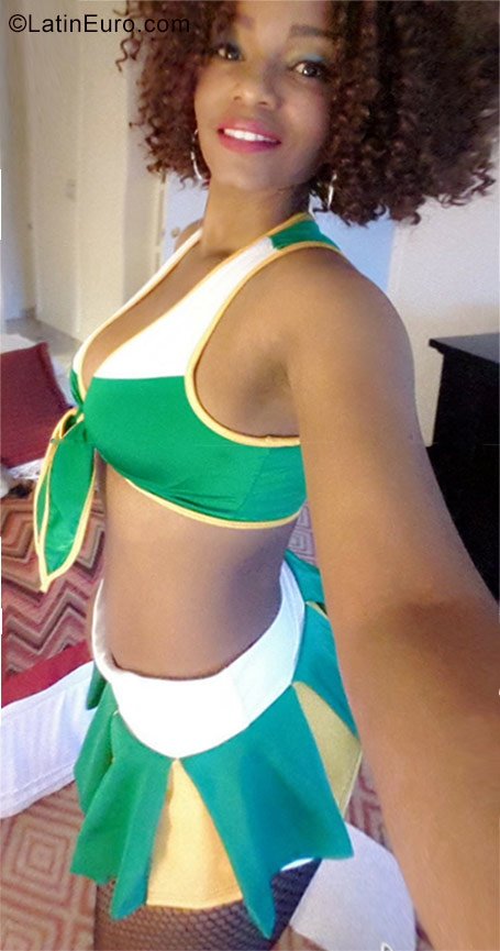 Date this voluptuous Bahamas girl Nexilina from Freeport BS60