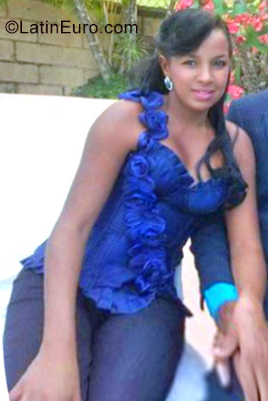 Date this attractive Dominican Republic girl VIANELIS from Bonao DO26997