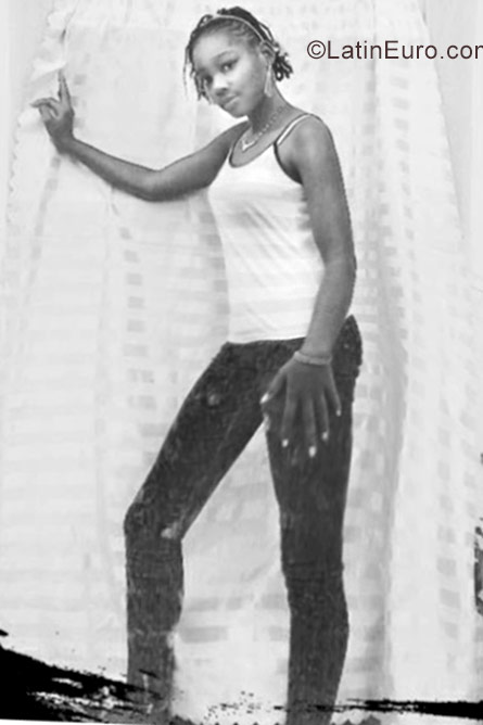 Date this fun Jamaica girl Yashama from May Pen JM2386