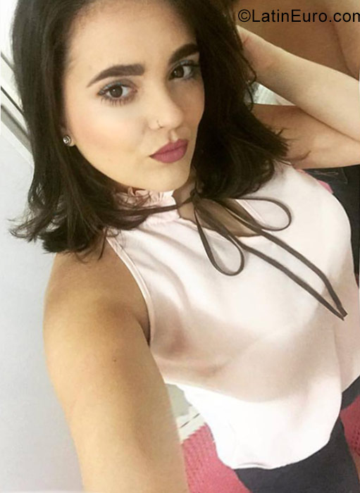 Date this attractive Brazil girl Jessica from Campinas BR9894