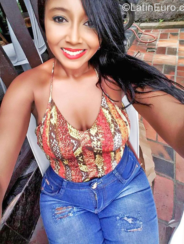 Date this nice looking Brazil girl Virginia from Belo Horizonte BR9902