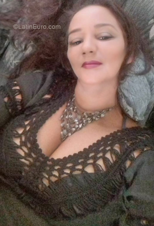 Date this charming Brazil girl Gedelia from Governado Valadares BR9933