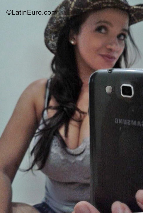 Date this hard body Brazil girl Ana from Sao Paulo BR9937