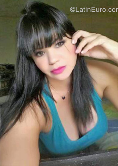 Date this nice looking Brazil girl Andreia from Goiania BR9947