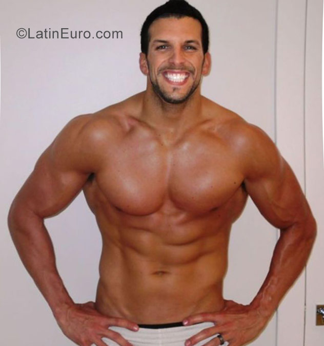 Date this voluptuous Dominican Republic man Faunel from Santo Domingo DO28008