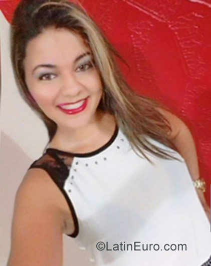 Date this sensual Brazil girl Adrianny from Foriano BR9969