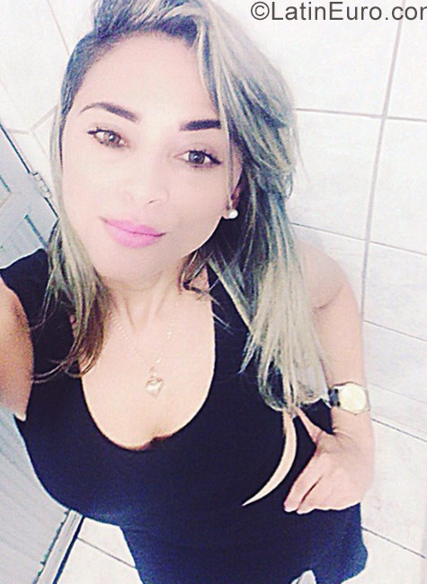 Date this hard body Brazil girl Vagi from Fortaleza BR9975