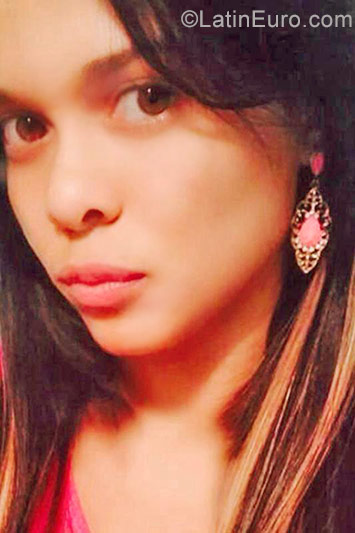Date this lovely Dominican Republic girl Angelica from Santo Domingo DO40505