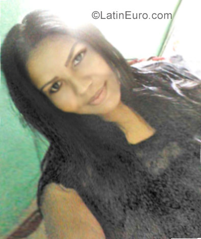 Date this good-looking Brazil girl Priscila from Nova Iguacu BR10050