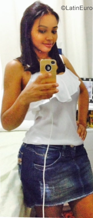 Date this nice looking Brazil girl Claudiane from Recife BR10059