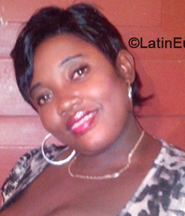 Date this attractive Jamaica girl Tenieka from St. Ann JM2449