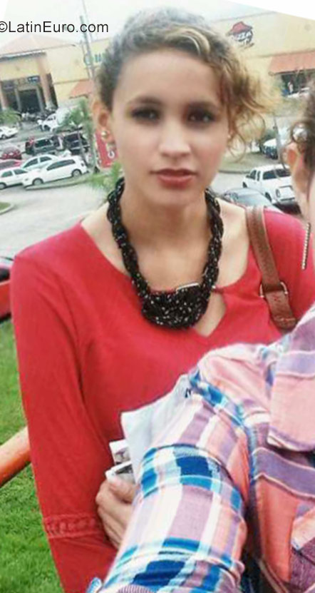 Date this nice looking Honduras girl Damary from San Pedro Sula HN2330