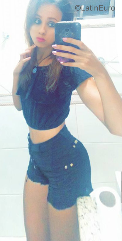Date this stunning Brazil girl Thmey from Rio De Janeiro BR10103