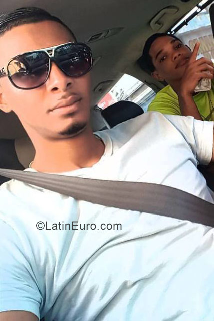 Date this foxy Dominican Republic man Mchael from La Romana DO29544