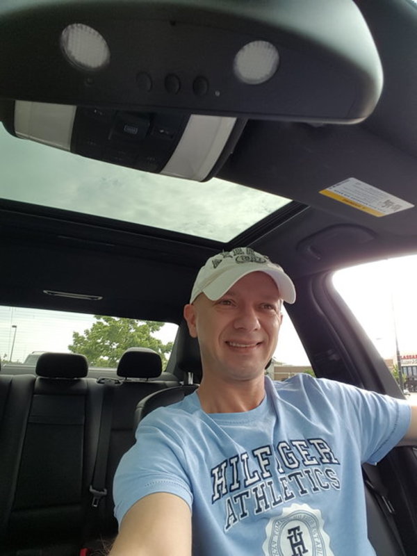Date this delightful United States man Kombi from Mount Prospect US21338