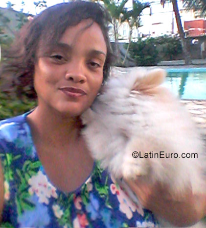 Date this nice looking Brazil girl Tatiana from Rio Das Ostras BR10167
