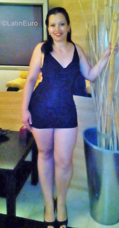 Date this voluptuous Spain girl Rossana from Almeria ES385