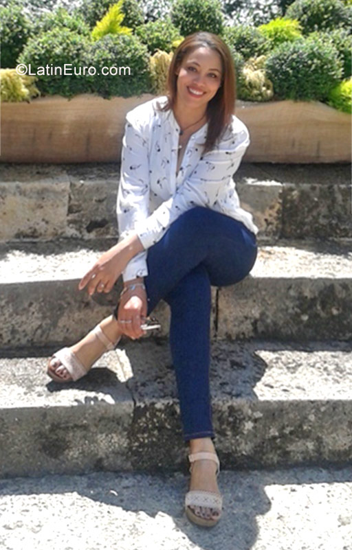 Date this pretty Spain girl Dinah from Barcelona ES387