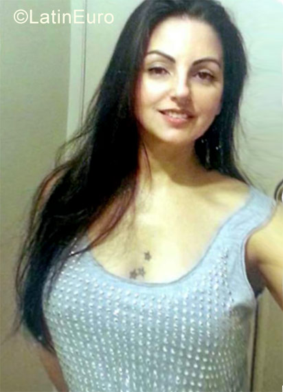 Date this charming Brazil girl Erika from Sao Paulo BR10241