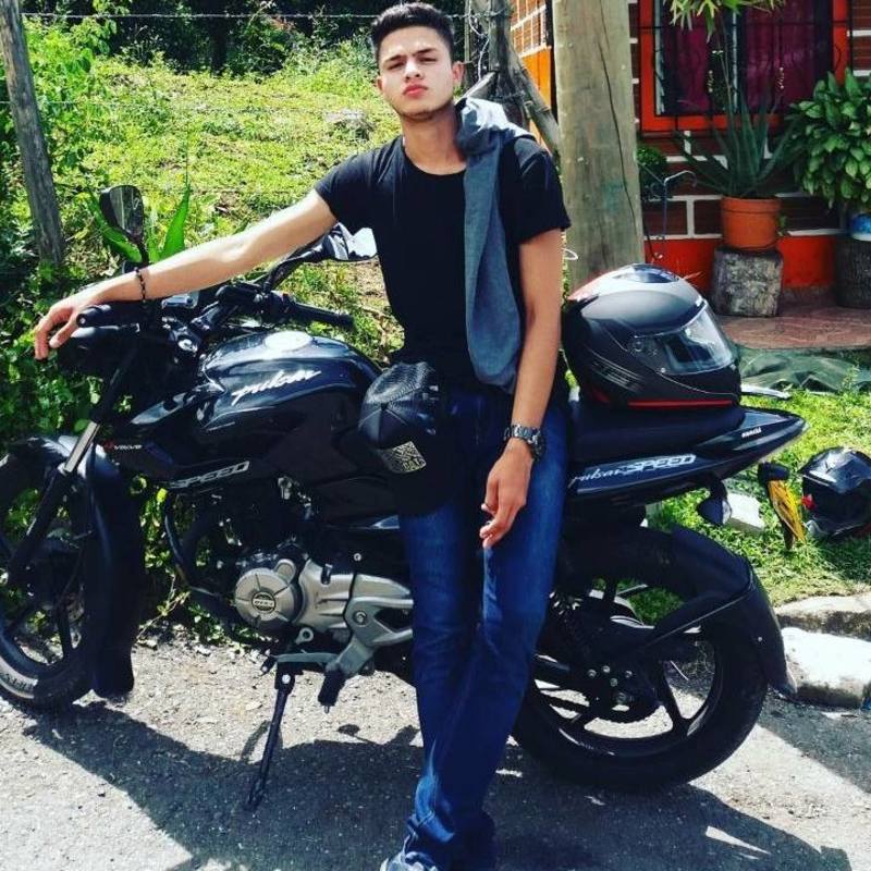 Date this happy Colombia man Danielstiven from Medellin CO22224