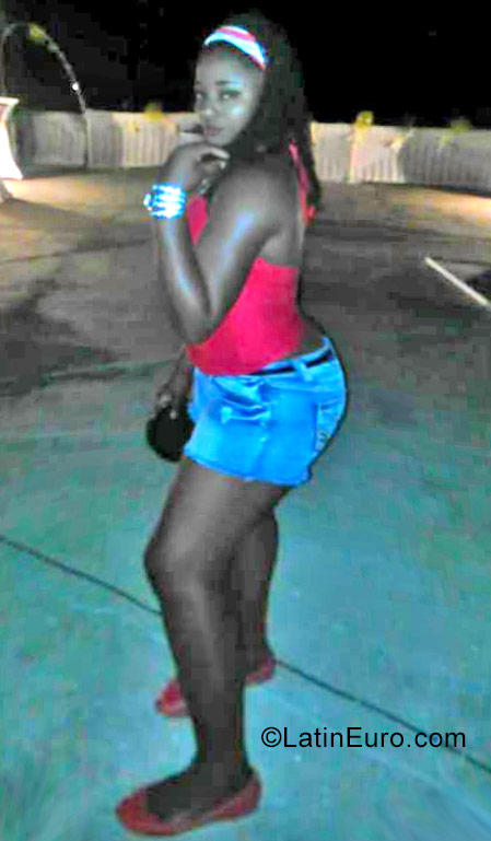 Date this nice looking Jamaica girl Shanti from Kingston JM2513