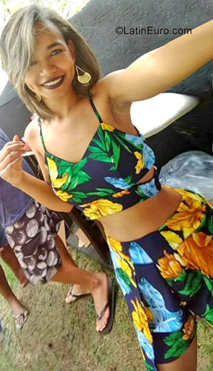 Date this exotic Brazil girl Tais from Feira de Santana BR10265