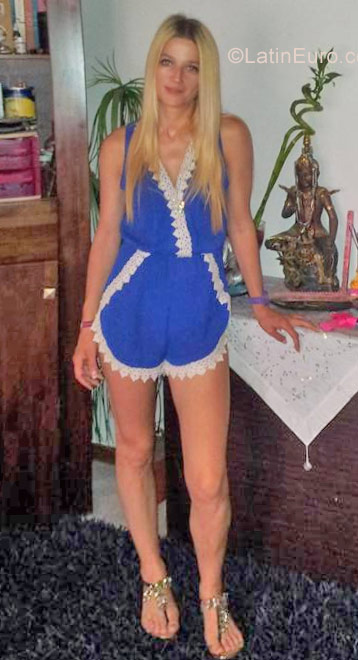 Date this stunning Belgium girl Dannyelle from Bruxelles BE111