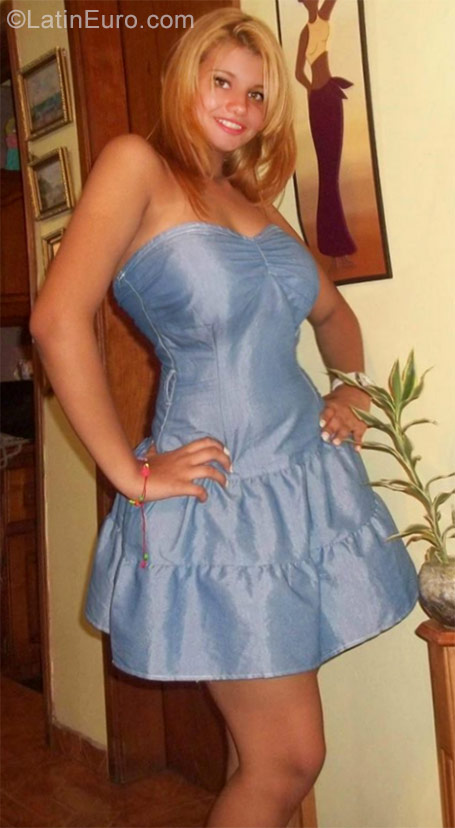 Date this happy Venezuela girl Kari from Valencia VE936