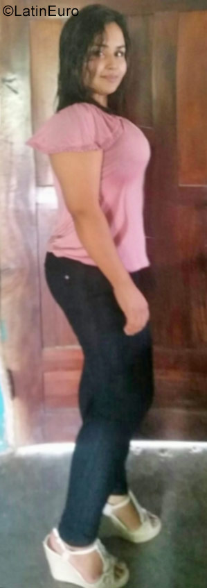 Date this nice looking Honduras girl Gisel from El Negrito HN2360